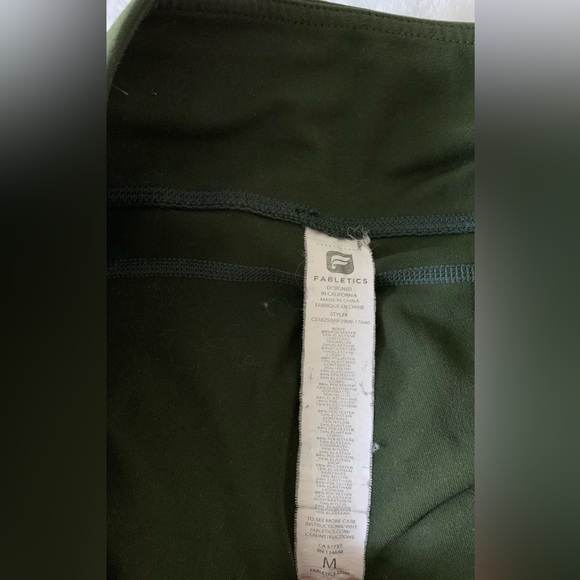 Fabletics Mesh Powerhold Capri Mid Rise Leggings With Pockets- Size Medium - Picture 5 of 5